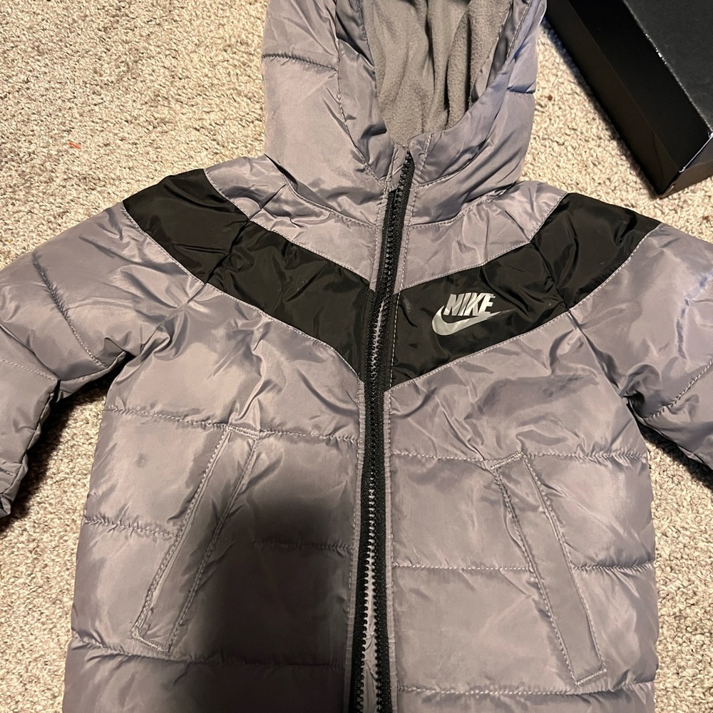 Nike boys jacket size 3T